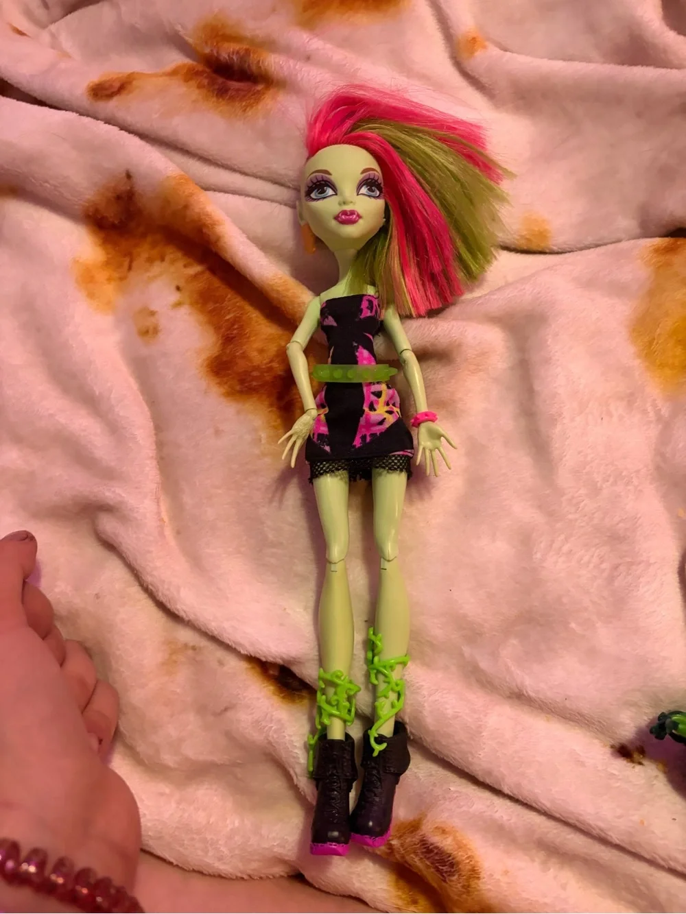 monster high green and pink doll with black outfit - Venus Flytrap